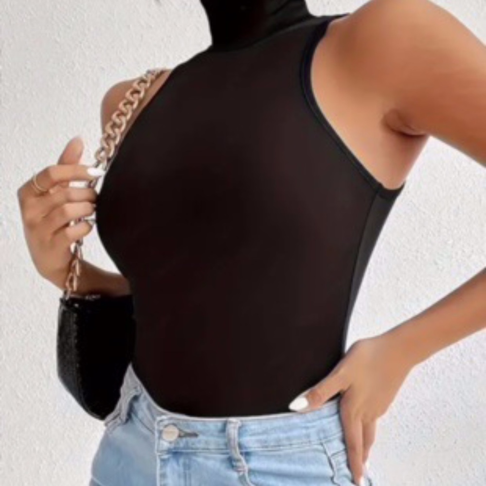 🌺Beautiful Black Sleeveless Turtleneck Bodysuit.